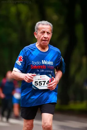 Corredores durante Carrera Cruz Roja Mexicana - Todo México Salvando Vidas 2026 · foto 4