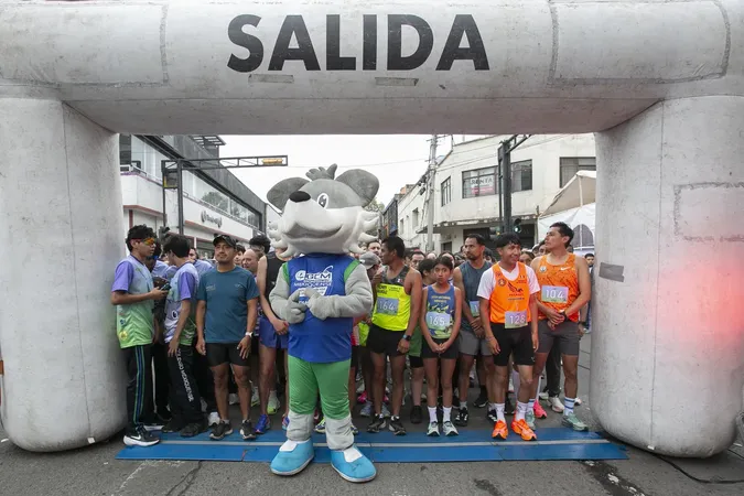 Corredores durante Corriendo Pasado de Verde 5 y 10k · foto 3