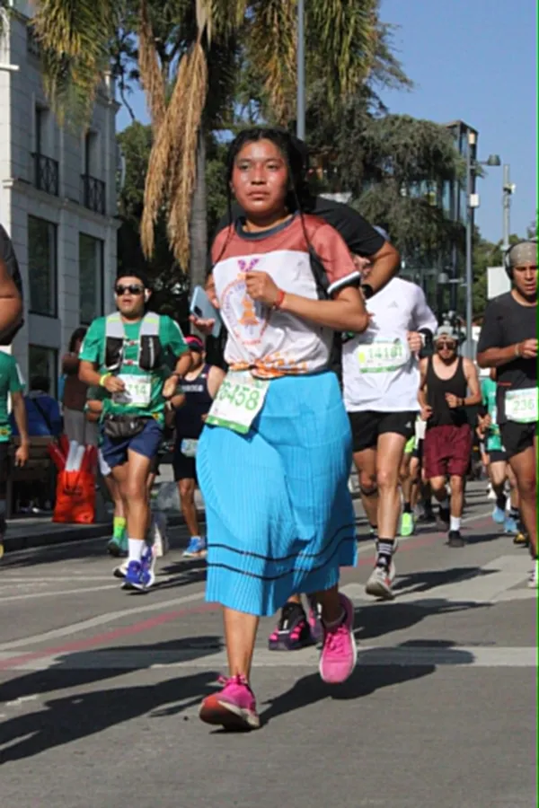 Corredora Indígena Maratón